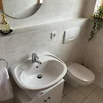 Visit -glasstube Apartman