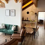 Visit -glasstube Apartman