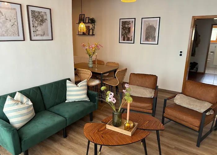 Visit -glasstube アパート